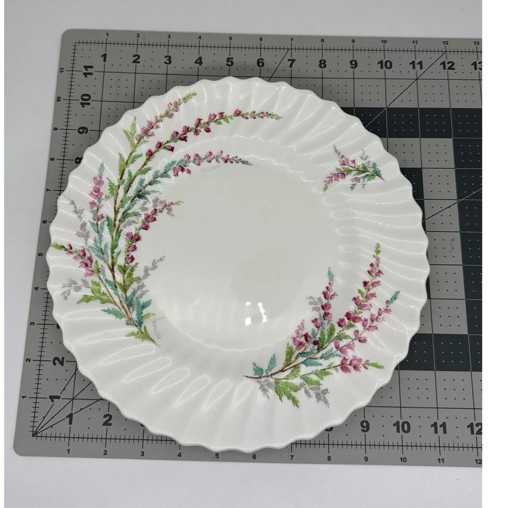 Royal Doulton Bell Heather H4828 Bone China Dinner Plate Scalloped Swirl 10.5